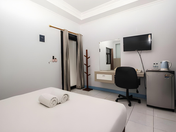bedroom 13
