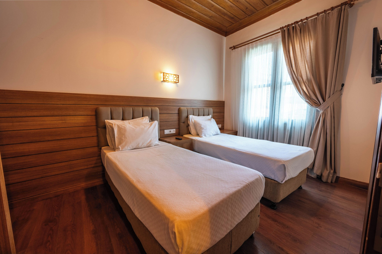 Bedroom 3, Armistis Hotel, Mudanya