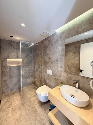 Bathroom 4, Marisol Hotel, Sarandës