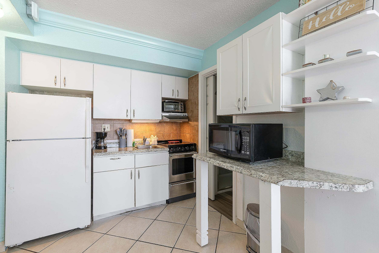Private kitchen 3, Hawaiian Inn 332, Volusia