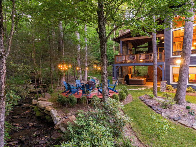 Interior 5, A Robins Nest, Watauga