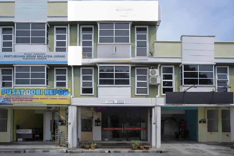 Exterior & Views