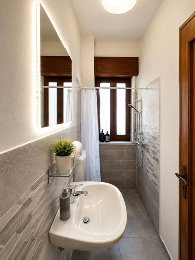 Bathroom 2, Harbor Elegance Estate, Messina