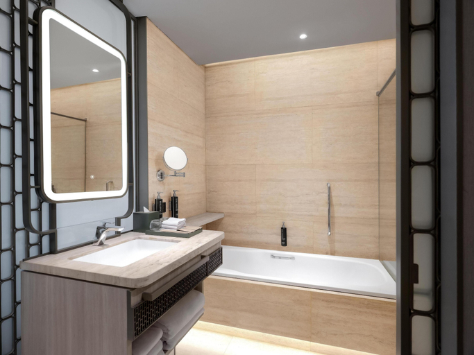 Bathroom 4, Hilton Padalarang Bandung, Bandung