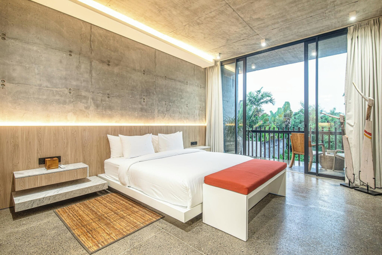 Exterior 3, Chic 2BR Villa in Canggu Enclosed Living & Pool, Badung