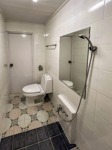 Bathroom, GwangJu Nares minitel, Buk