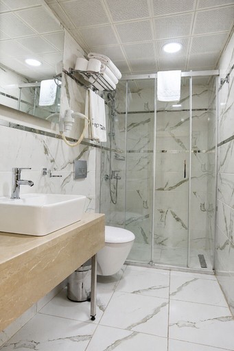 Bathroom 5, Hotel Black Pearl, Fatih