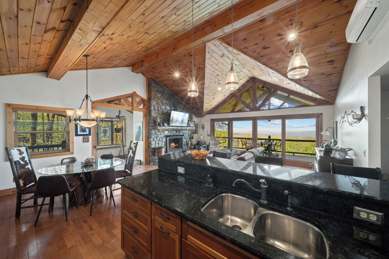 Food & Drinks, Sit Stay Play - pet Friendly, Beech Mtn, Huge Views, Watauga