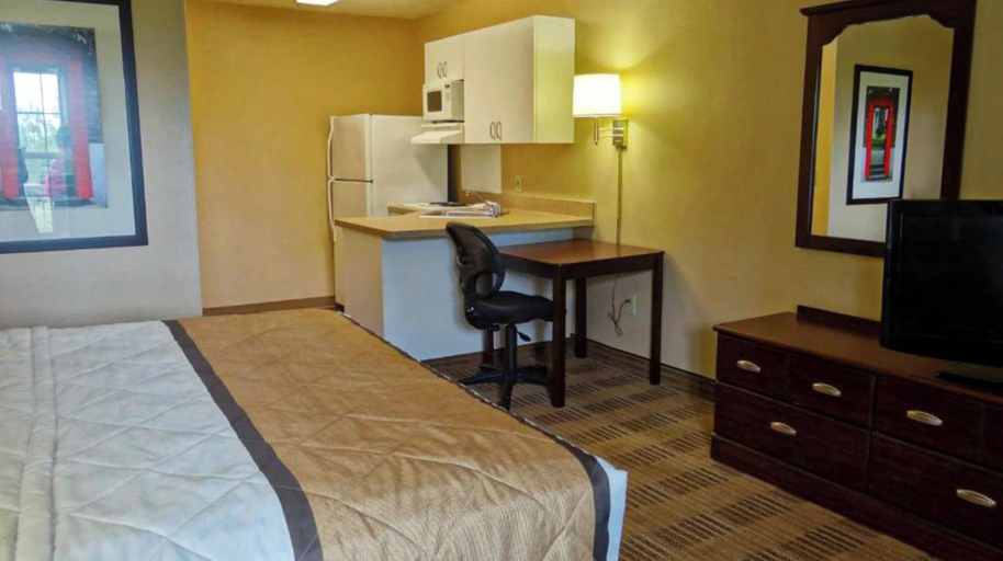 Bedroom 3, Studio 6 Extended Stay Huntsville, AL - US Space & Rocket Center, Madison