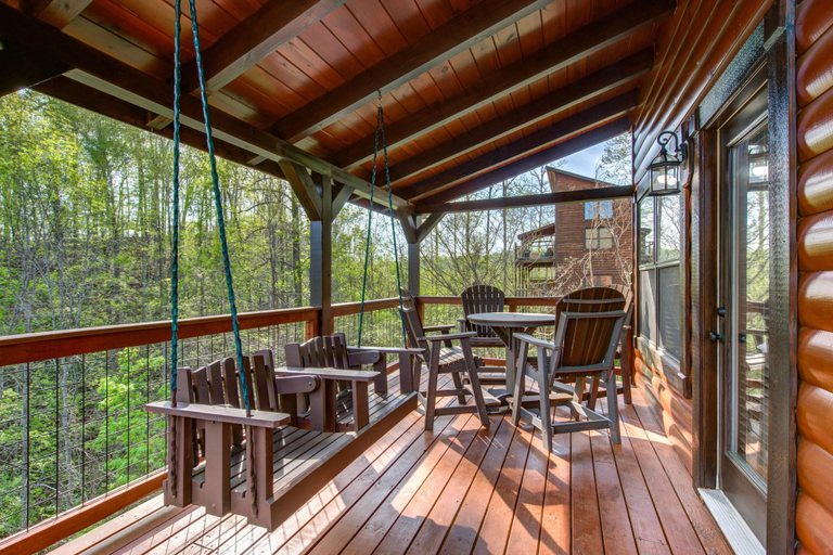 Outdoor dining 3, I Love View Too, Sevier