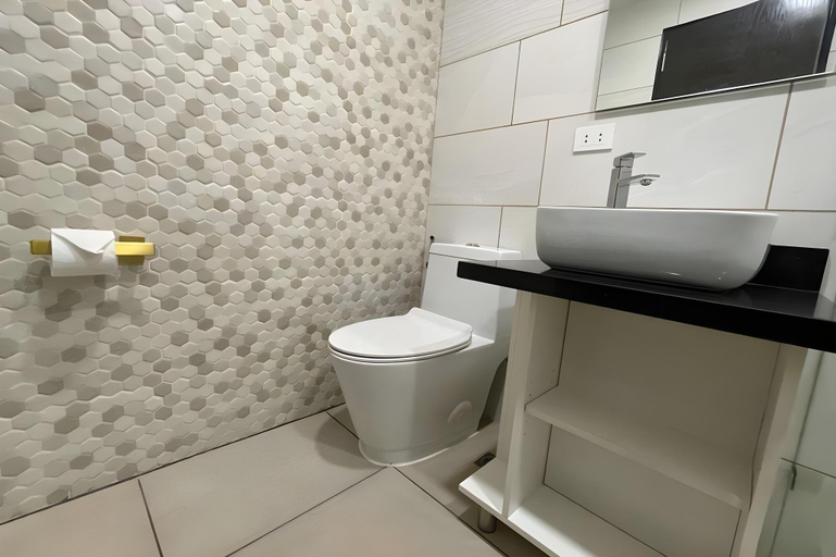 Bathroom 4, Rogen Inn, Davao City