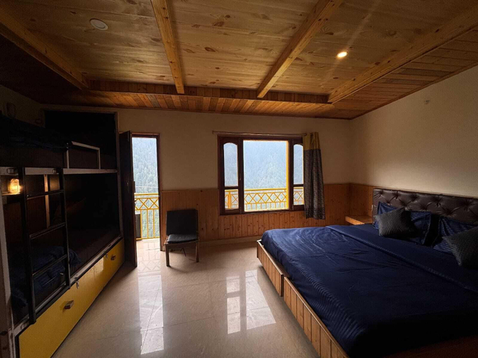 Room 4, Misfits Hostel Shoja, Kullu
