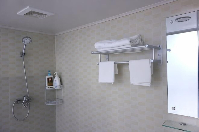 Bathroom 3, Huike Hostel, Shanghai