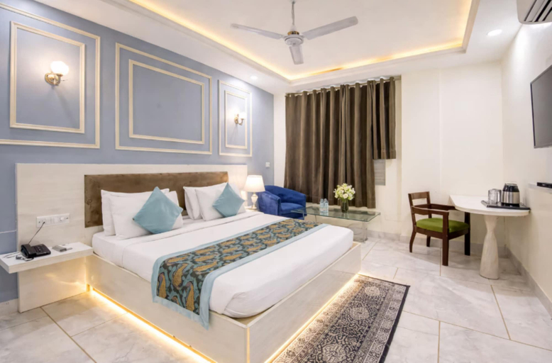 Room 4, OPO Essential Alpino, Delhi