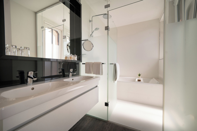Bathroom 5, INNSiDE by Meliá Leipzig, Leipzig