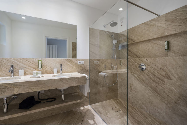 Bathroom 5, Parco San Marco Lifestyle Beach Resort, Como