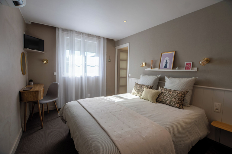 Room 5, La Charmille, Lot