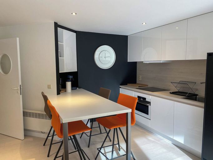 Private kitchen, Two-bedroom Nieuwpoort-bad Apartment, West-Vlaanderen