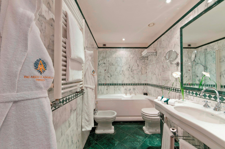 Bathroom 4, Sina Palazzo Sant'Angelo, Venezia