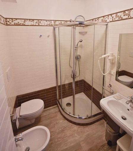 Bathroom 5, Il Mare di Roma, Rome