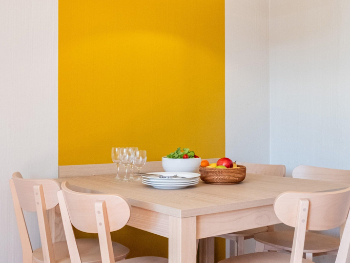 Dining 4, Lush Stay Near Cannes, Alpes-Maritimes