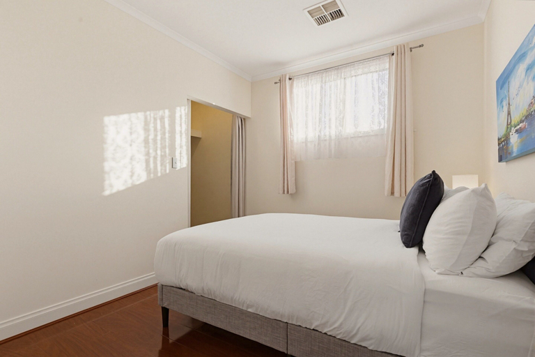 Room 2, Family-friendly 4-bed Home With Parking, Adelaide