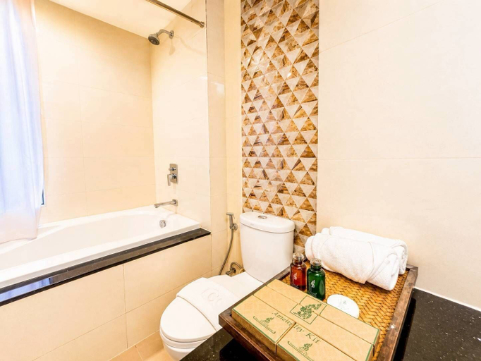 Bathroom 5, Royal Heritage Pavilion Hotel, Pattaya