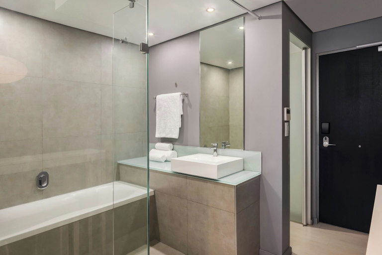 Bathroom 5, Protea Hotel Fire & Ice by Marriott Pretoria Menlyn, City of Tshwane