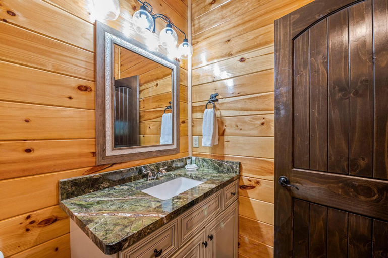 Bathroom 3, The Mighty Crabapple Manor, Sevier