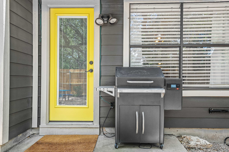 Room 3, Stylish Backyard Retreat BBQ Workspace, Travis