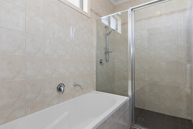 Bathroom 4, Family-friendly 4-bed Home With Parking, Adelaide