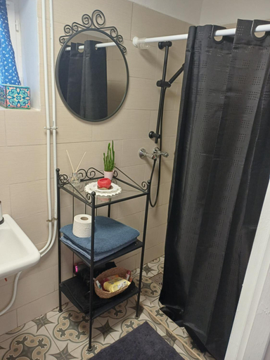 Bathroom 2, Kekfesto Vendeghaz, Miskolci