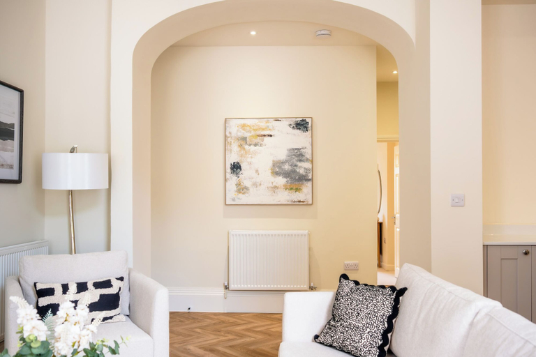 Living area 5, Stunning Flat in Centre of Cheltenham, Gloucestershire