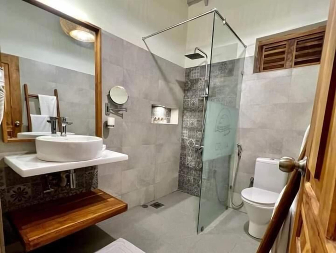 Bathroom 4, Oruwa Boutique Villas, Pothuvil