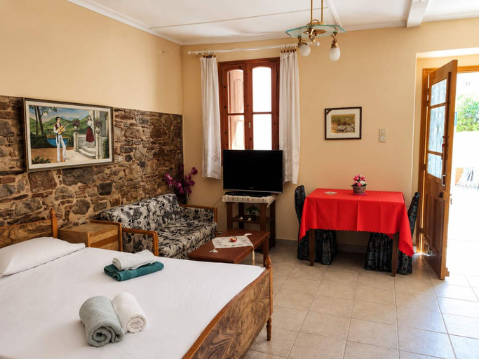 Room 4, Elegant Studio in Chios Near the Beach and Port, North Aegean