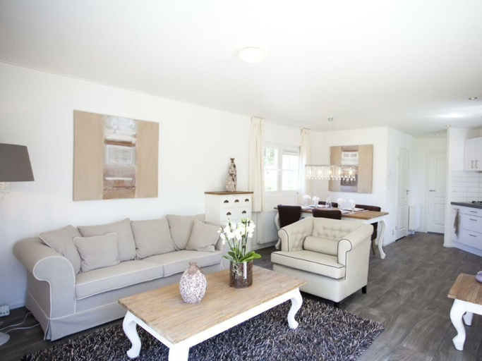 Others 5, Holiday Home in Velsen-zuid With Terrace, Velsen