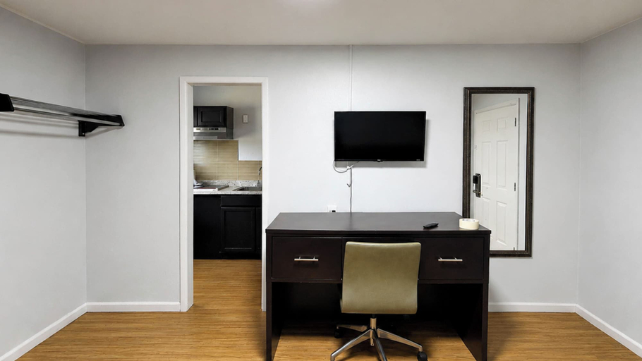Others 5, Studio 6 Suites Belton, TX, Bell