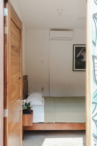 Room 4, Surfnest Hostel, Dist. Pochutla