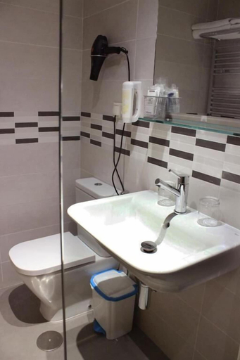 Bathroom 5, 4C Cuatro Caminos, Madrid