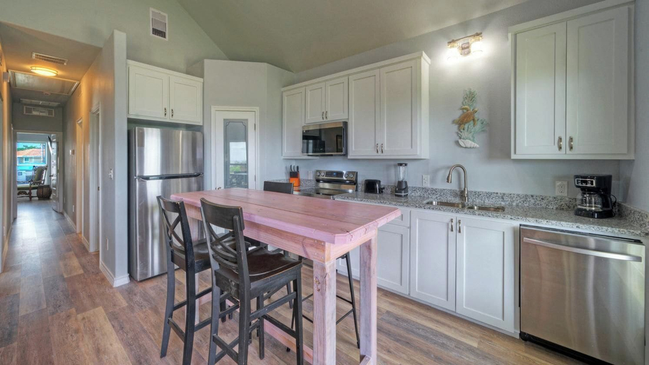 Interior 3, Kingfish by Avantstay Laguna Views + Deck Pool + Dock Access, Nueces
