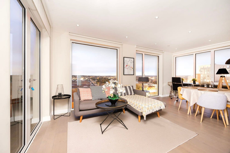 Room 2, Modern Bromley Penthouse With Balcony Views, London