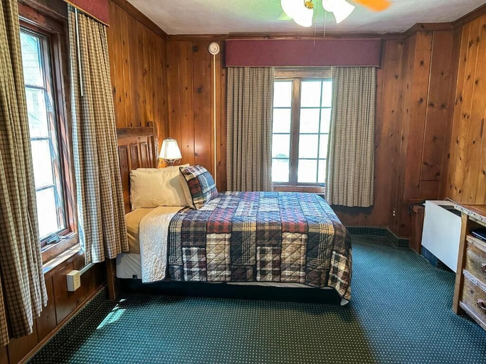 Bedroom 1, Starved Rock Lodge & Conference Center, La Salle