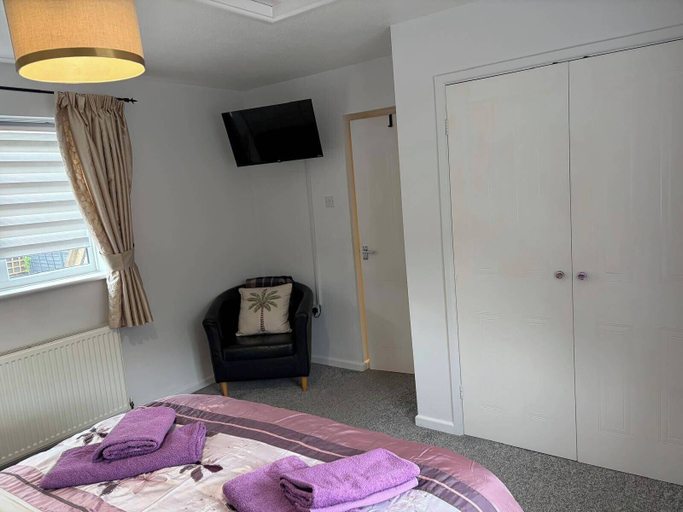 Room 2, Sleeps 5 pet Friendly, Enclosed Garden, Parking, Herefordshire