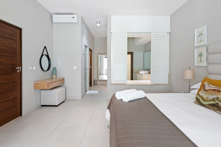 Interior 4, Element Bay 5