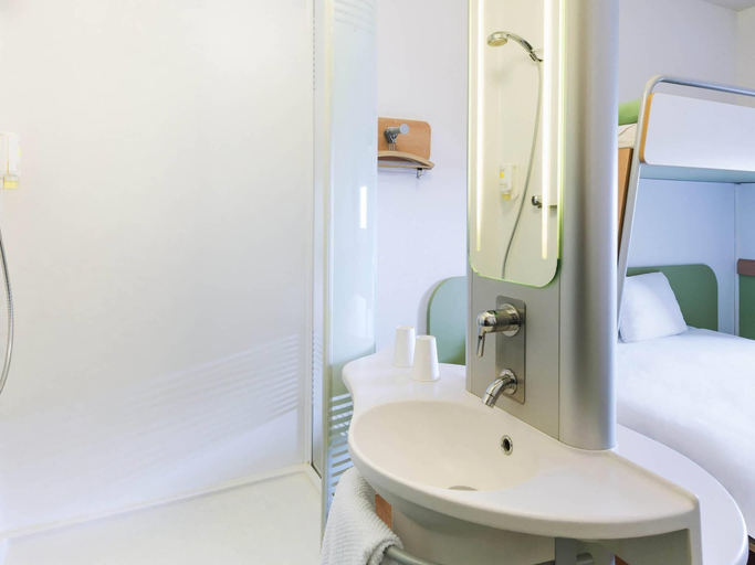 Bathroom 4, ibis budget Luxembourg Sud, Esch-sur-Alzette