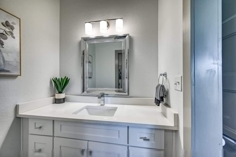 Room 3, Point Venture Home Hot Tub Beach Marina, Travis