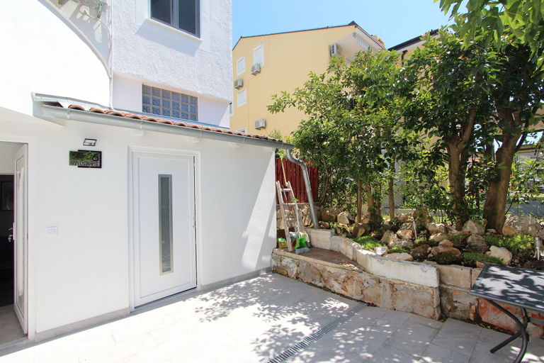 Property grounds 3, Room and Studios Sole, Rovinj