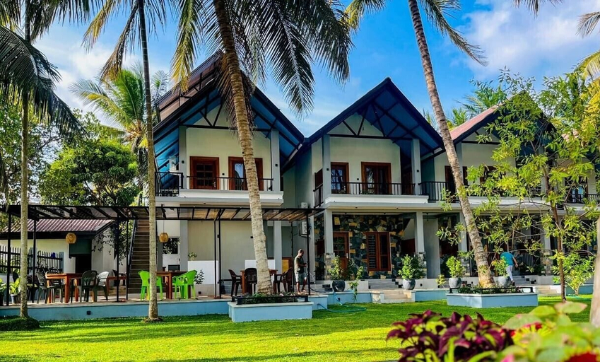 Front of property, Silver Palm Resort, N. Palatha Central