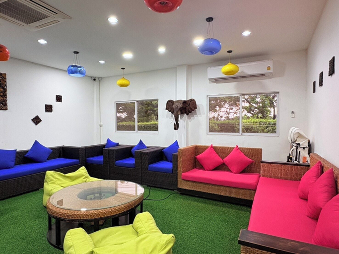 Living area, NJ INTHAI HOTEL, Khlong Luang