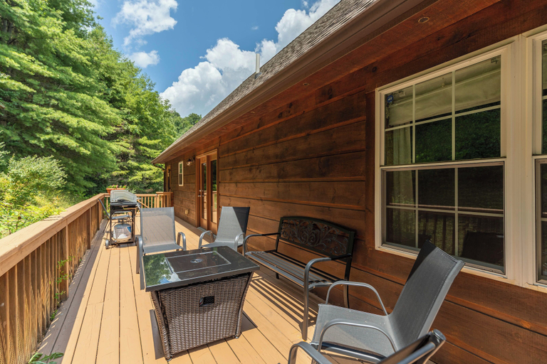 Interior 5, Lazy Bear Inn, Watauga